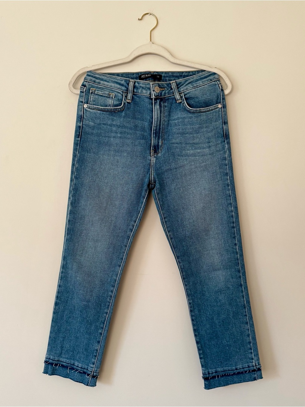 Just Black Denim JBD Cropped Straight Leg Raw Hem Jeans, Light Wash – Size 28